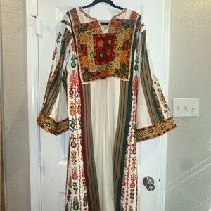 Palestinian thobe